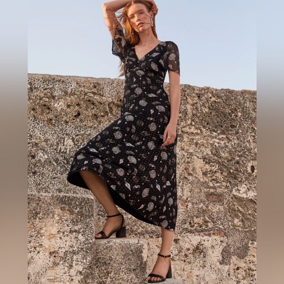 LOFT Dresses & Skirts - Loft Metallic Seashell Seashore Details Lightweight Dress